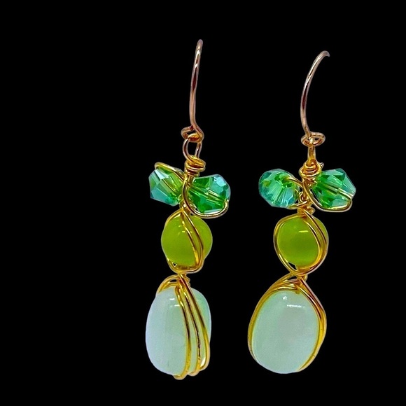 Green cat eyes and crystal gold plated wired women handmade earrings. New - Picture 3 of 5